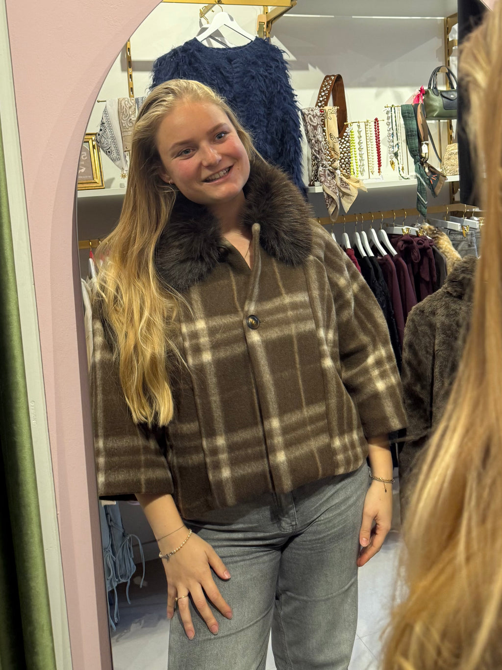 Elegant Geruit Jasje met Faux Fur Kraag