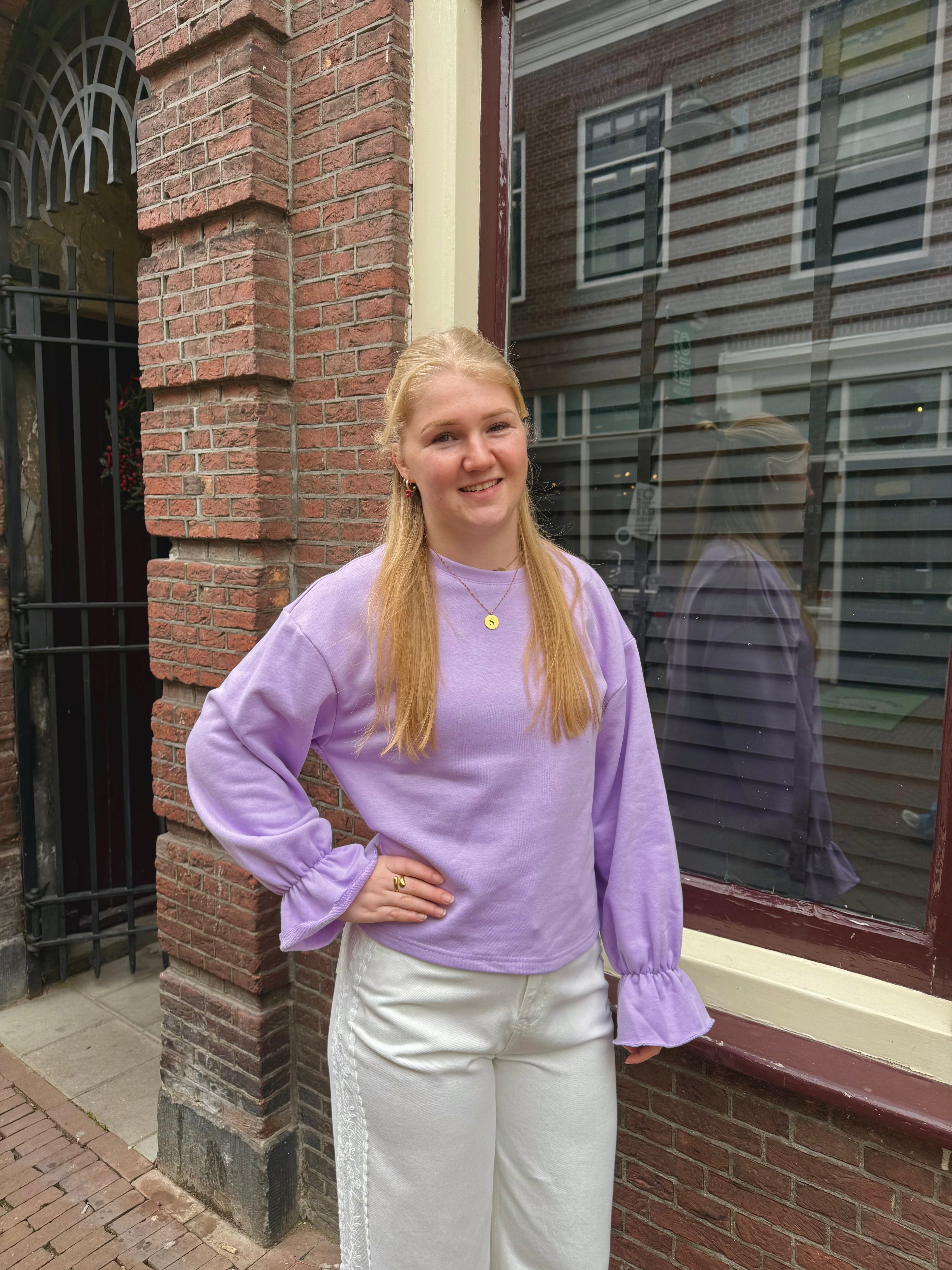 Lila Sweater met Mouwdetails
