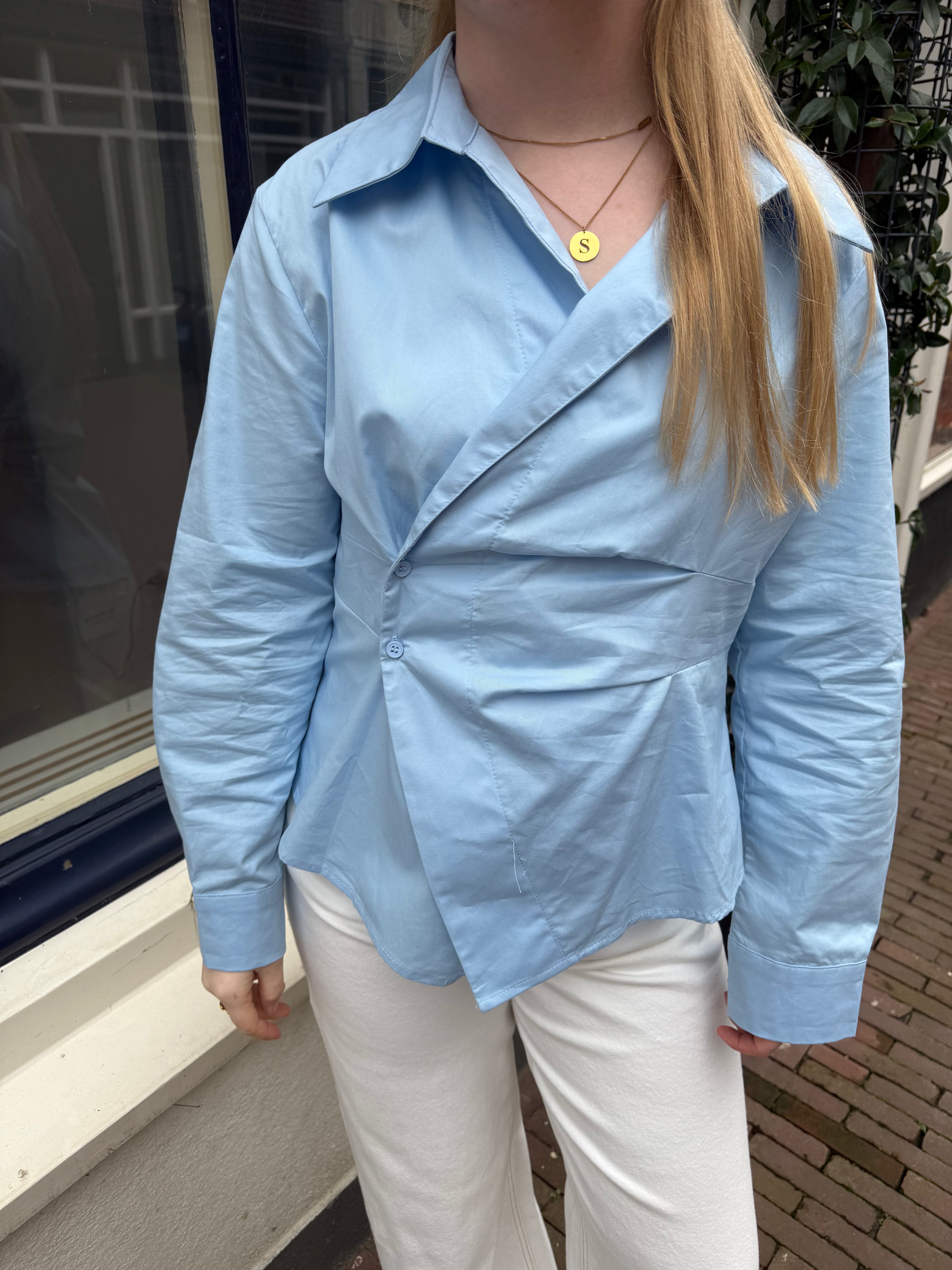 Blauwe Blouse met Schuine Knoopsluiting