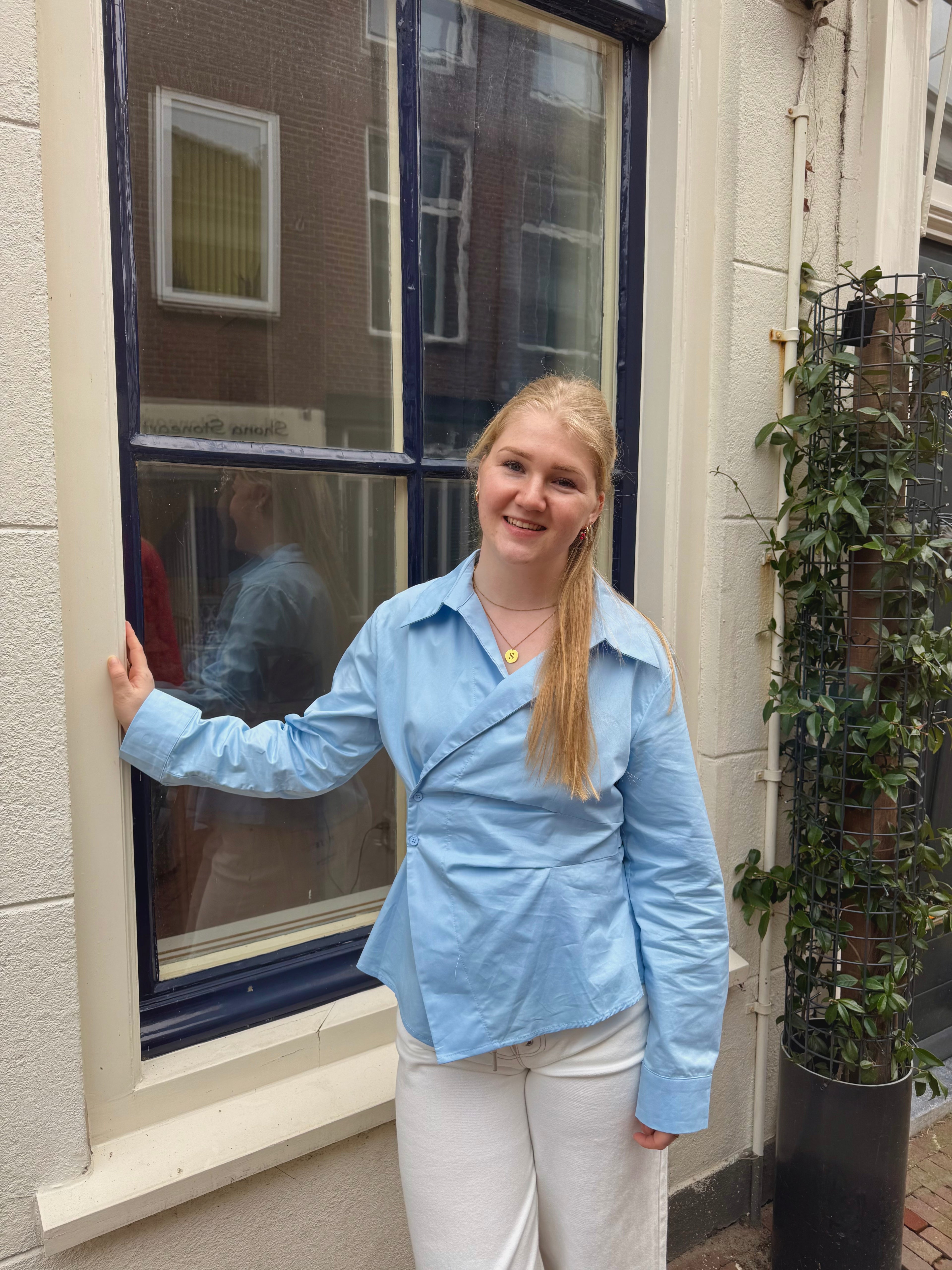 Blauwe Blouse met Schuine Knoopsluiting